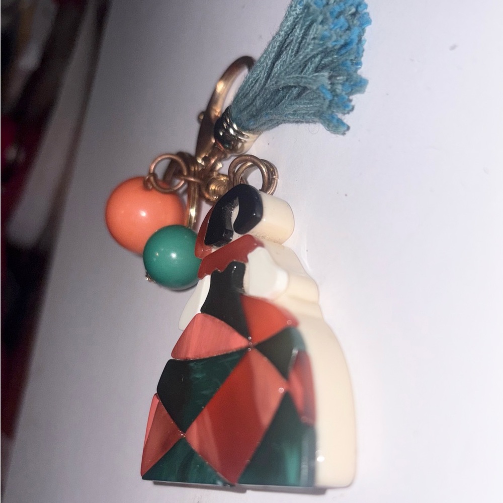 Las Meninas-inspired keychain depicts a stylized figure - Picture 3 of 8